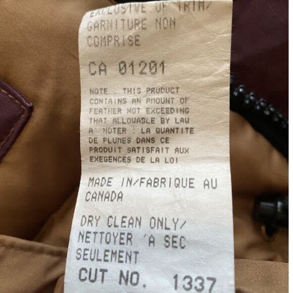 Vintage 90s oversized Snow Goose Canada Goose Down Winter Coat in Burgundy Fur - Picture 15 of 16